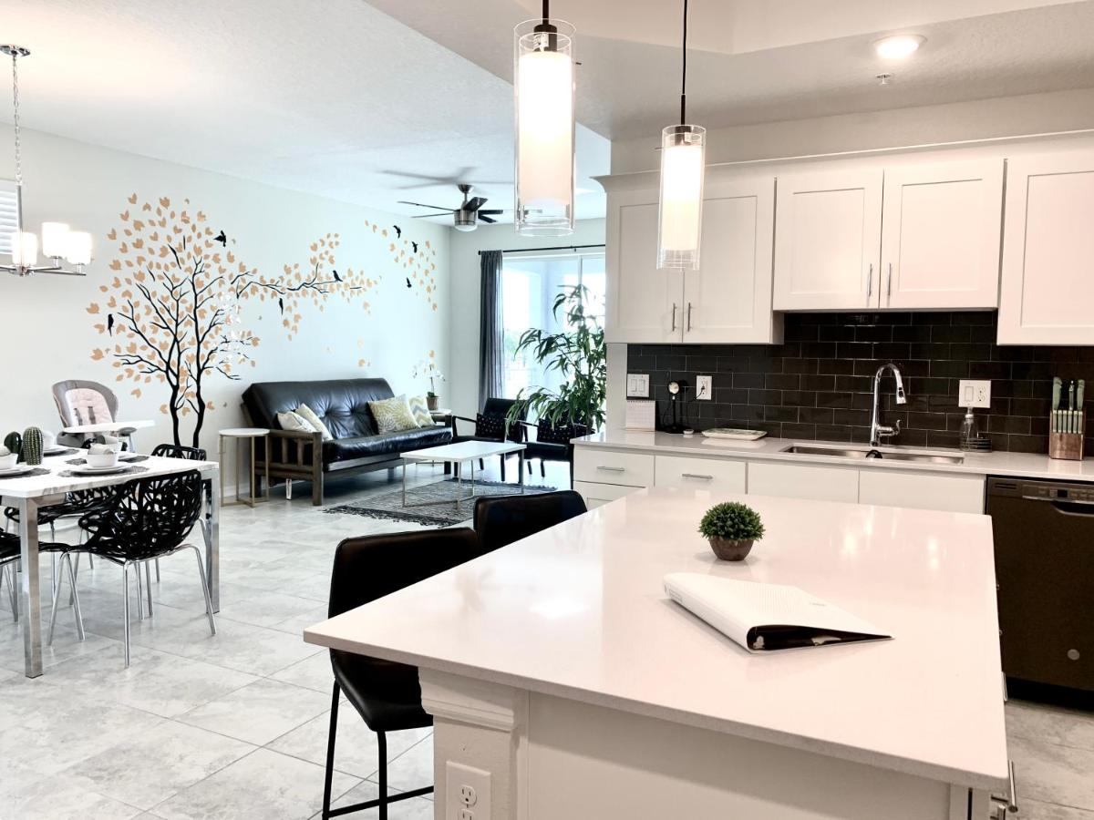 Lakeside Haven At Storey Lake: Disney-adjacent Family Retreat Apartment